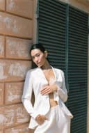 /images/ava-2.webp